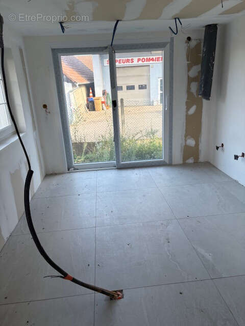 Maison à STEINBRUNN-LE-BAS