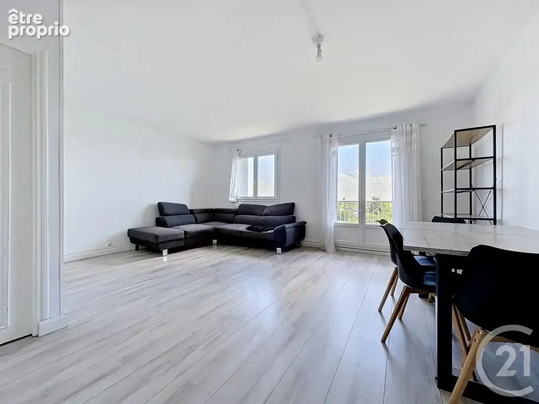 Appartement 3 pièces 62 m² à vendre à La Chapelle-Saint-Luc (10600) - photo 2