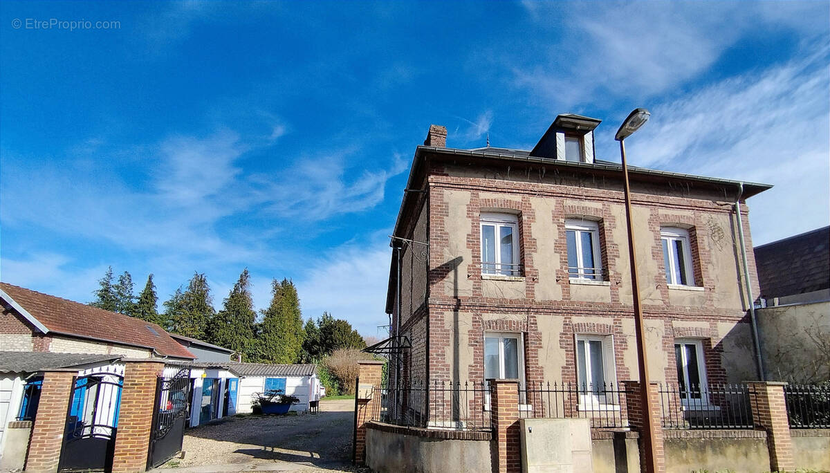 Maison à PONT-SAINT-PIERRE