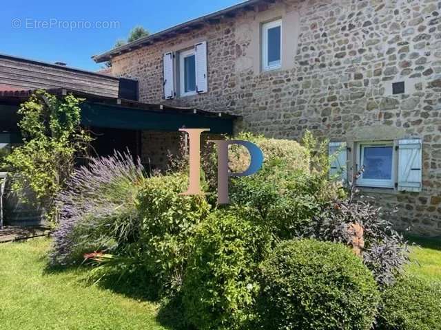 Maison à SAINT-CHRISTOPHE-EN-BRIONNAIS