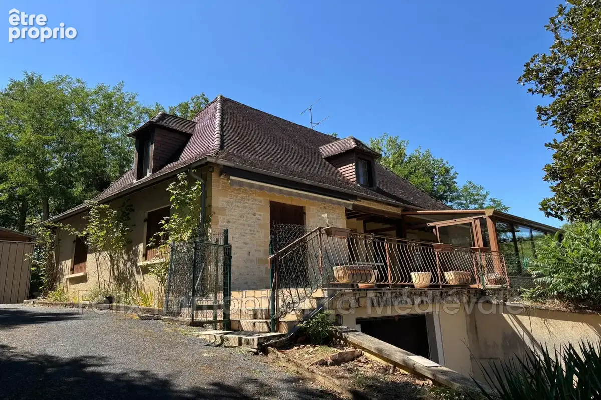 Maison à CARSAC-AILLAC
