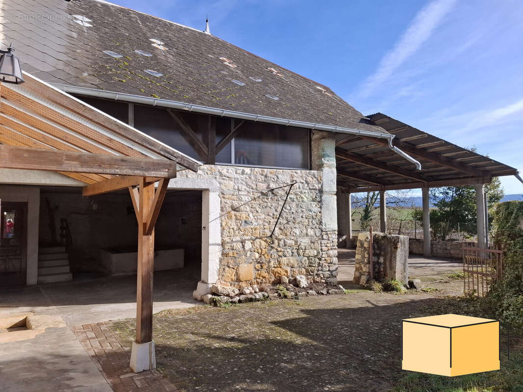 Maison à SAINT-MARTIN-DE-BAVEL