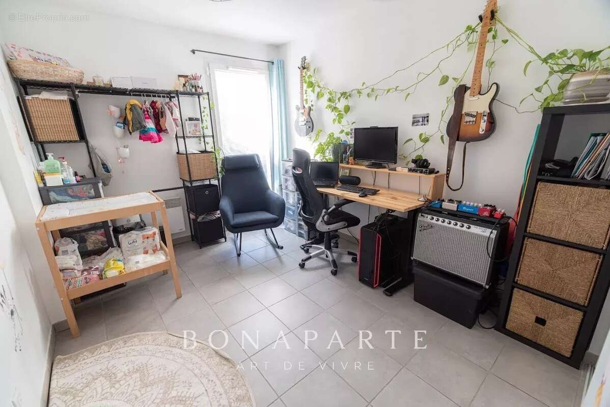 AIX-EN-PROVENCE - Appartement 3 pièces avec terrasse, jardin et double garage - photo 10