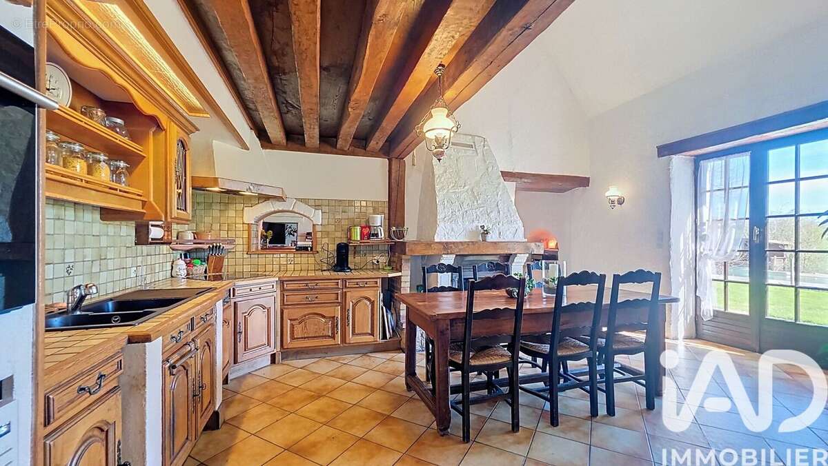 Maison 221 m² à Saint-Hilaire  - photo 7