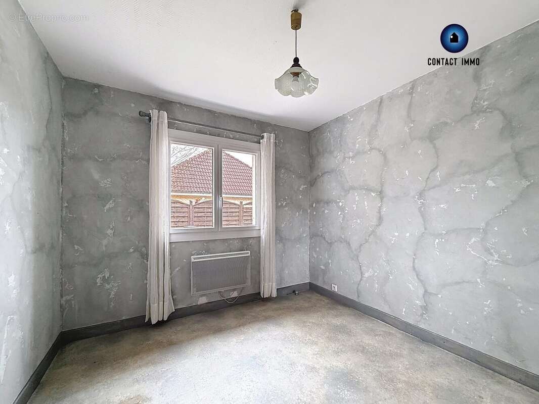 Maison à SAINT-PANTALEON-DE-LARCHE