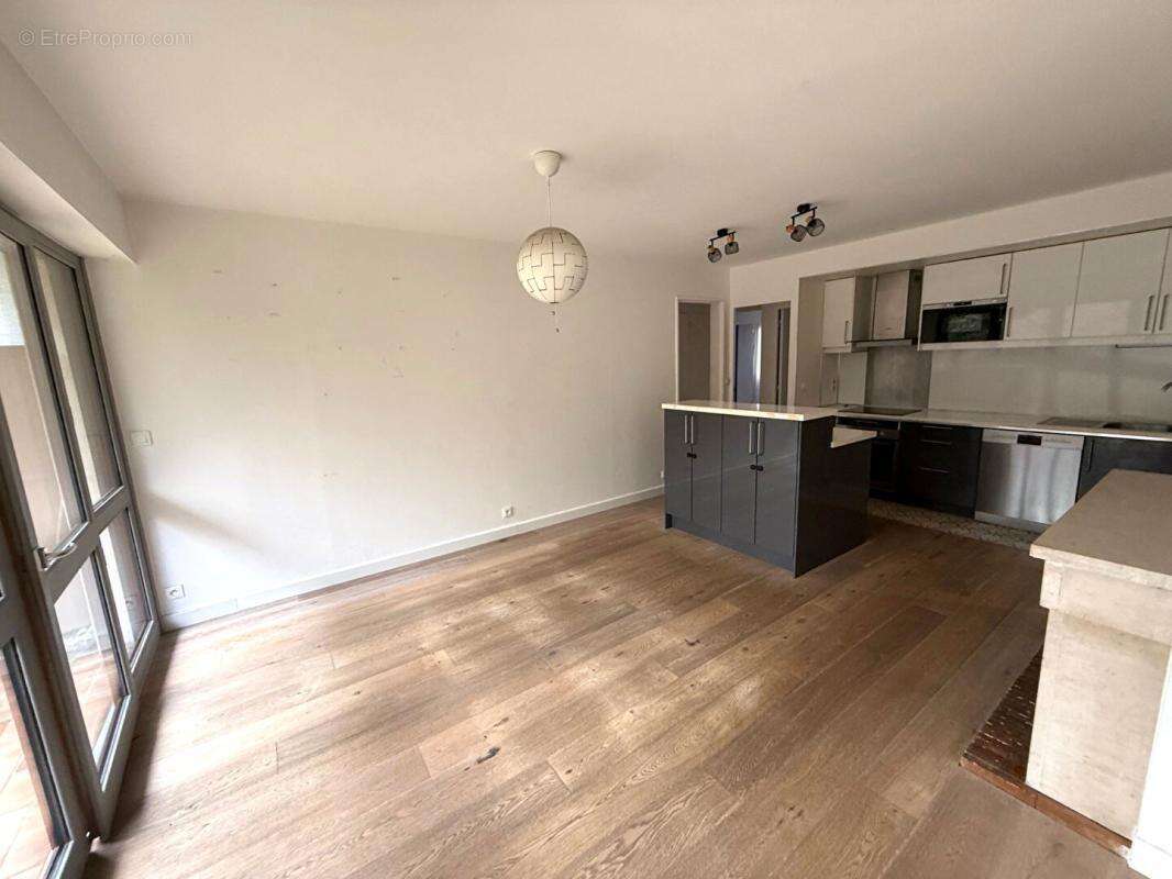 Appartement à VILLE-D'AVRAY