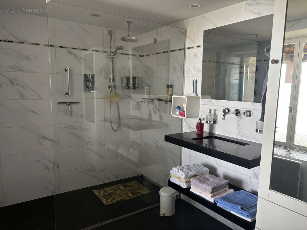 Maison à ECHASSIERES