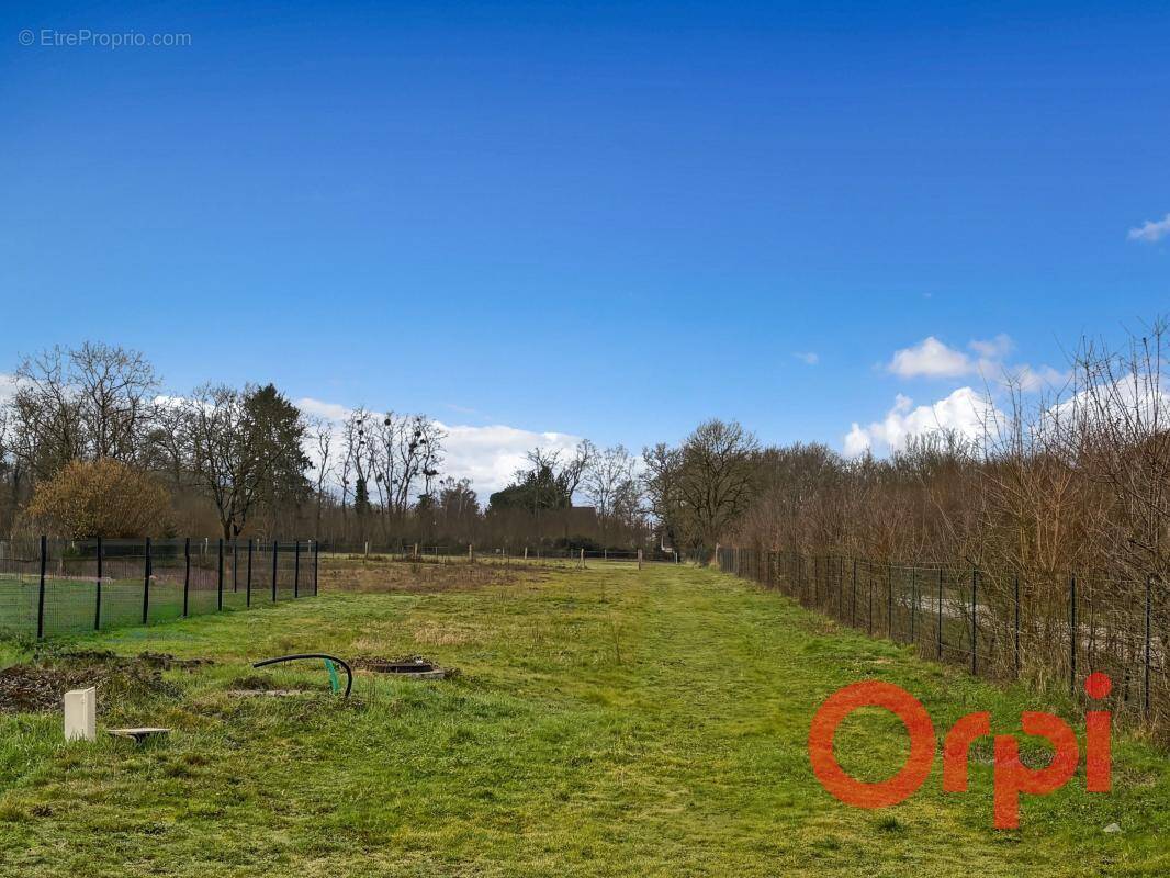 Terrain à LA GUERCHE-SUR-L'AUBOIS