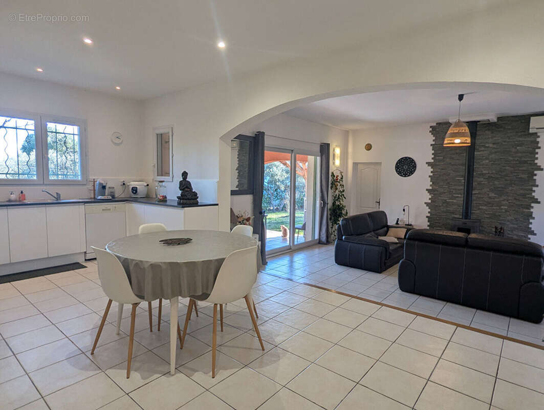 VILLECROZE jolie maison de plain-pied 127 m², 5 pièces, garage au calme - photo 7