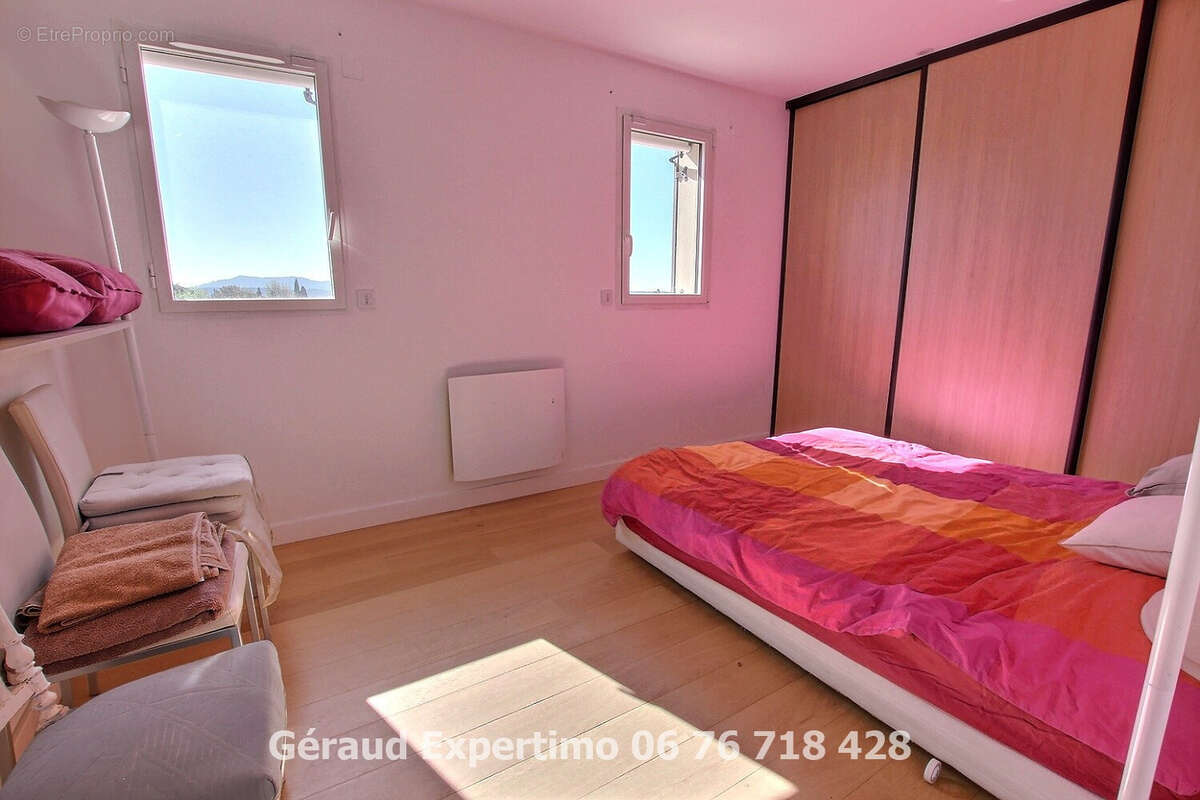 Superbe villa 5 pièces avec vue imprenable sur le golf  10mn du centre  Aix-en-Provence - piscine - photo 28