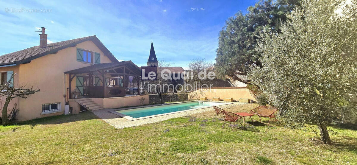 Maison à CHARNECLES