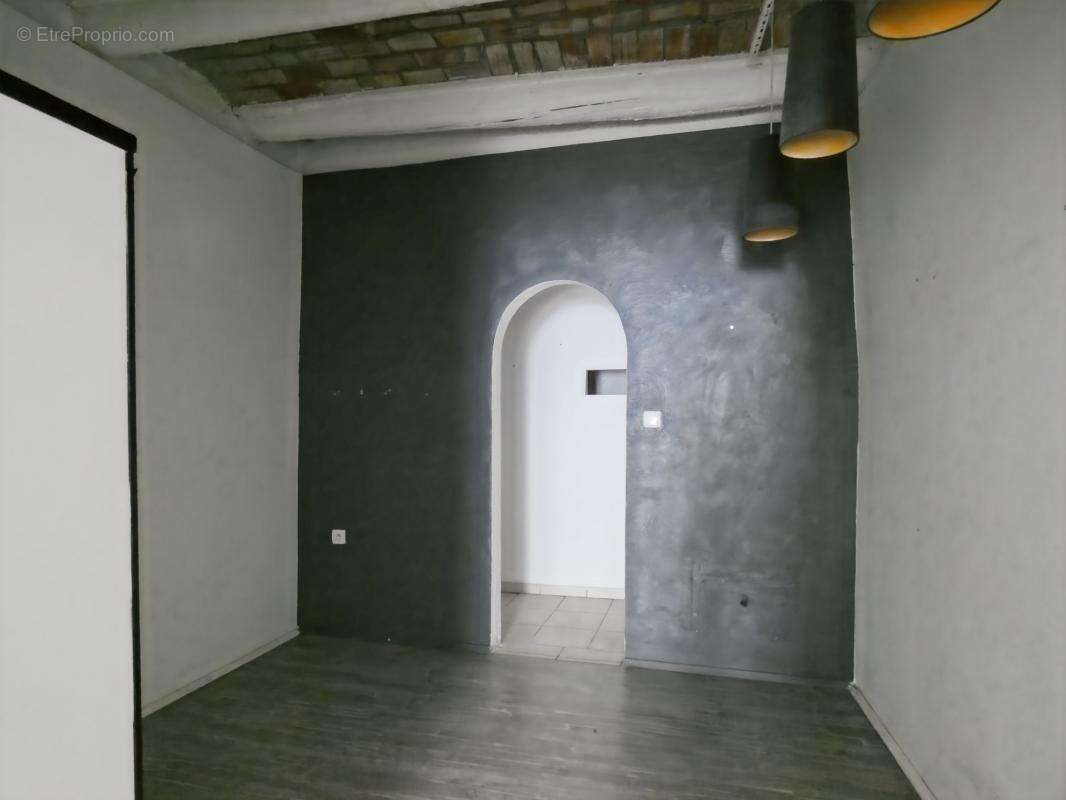 Immeuble Alès 160 m2, local commercial et trois appartements - photo 6