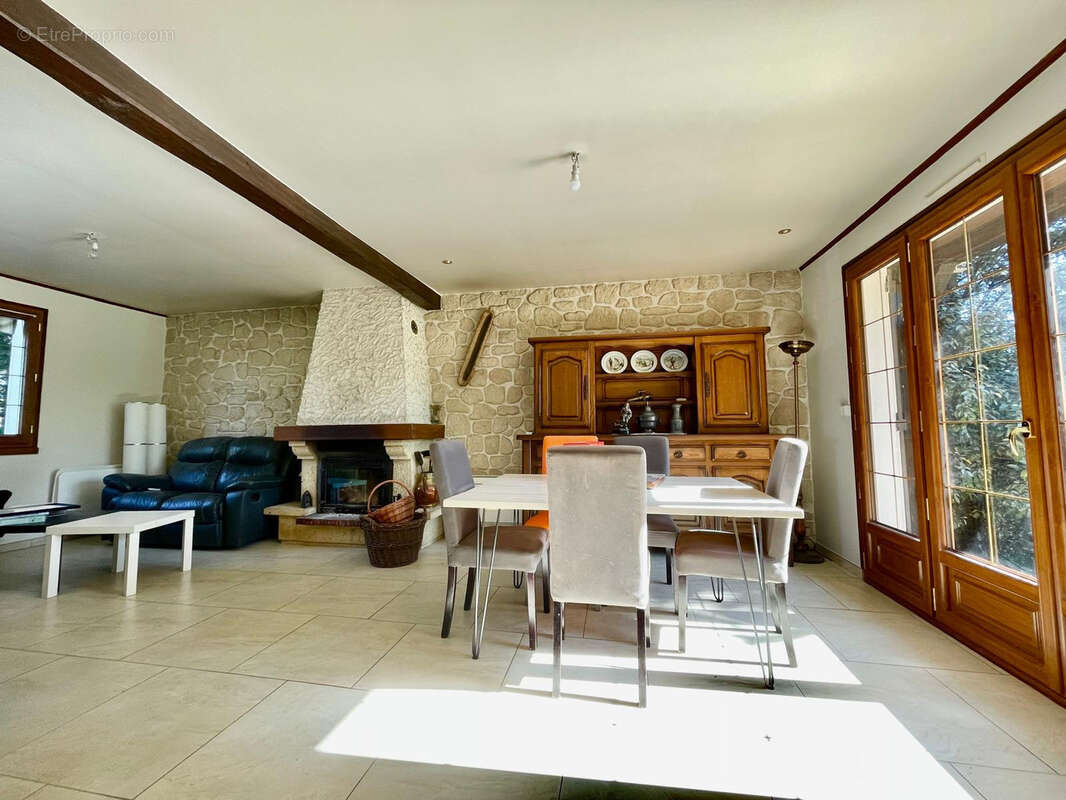 Maison à VILLENEUVE-SAINT-SALVES