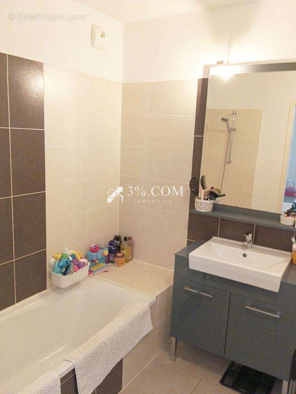 Appartement à POUSSAN