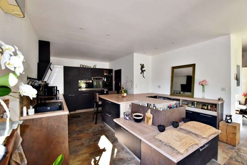 Maison à SOLLIES-TOUCAS