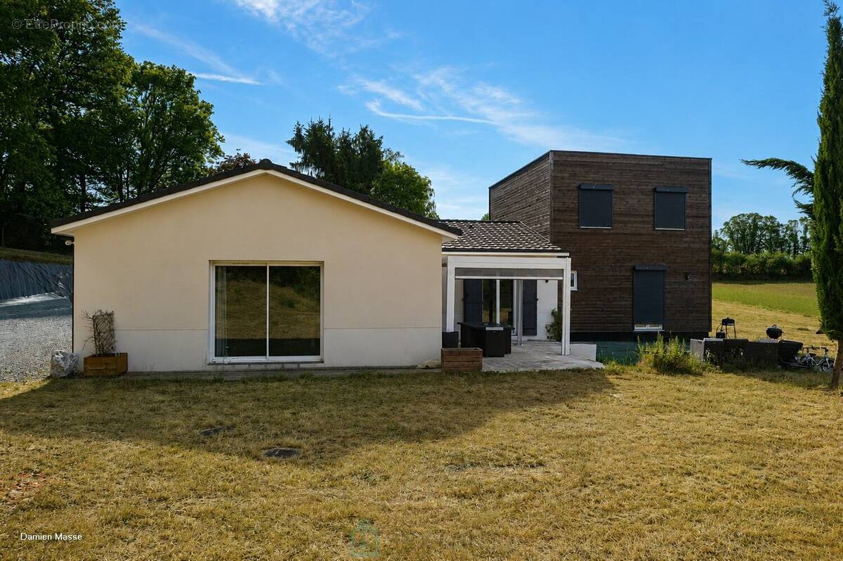 Villa contemporaine construite selon les normes techniques environnementales dans le coeur du Périgord vert. - photo 2