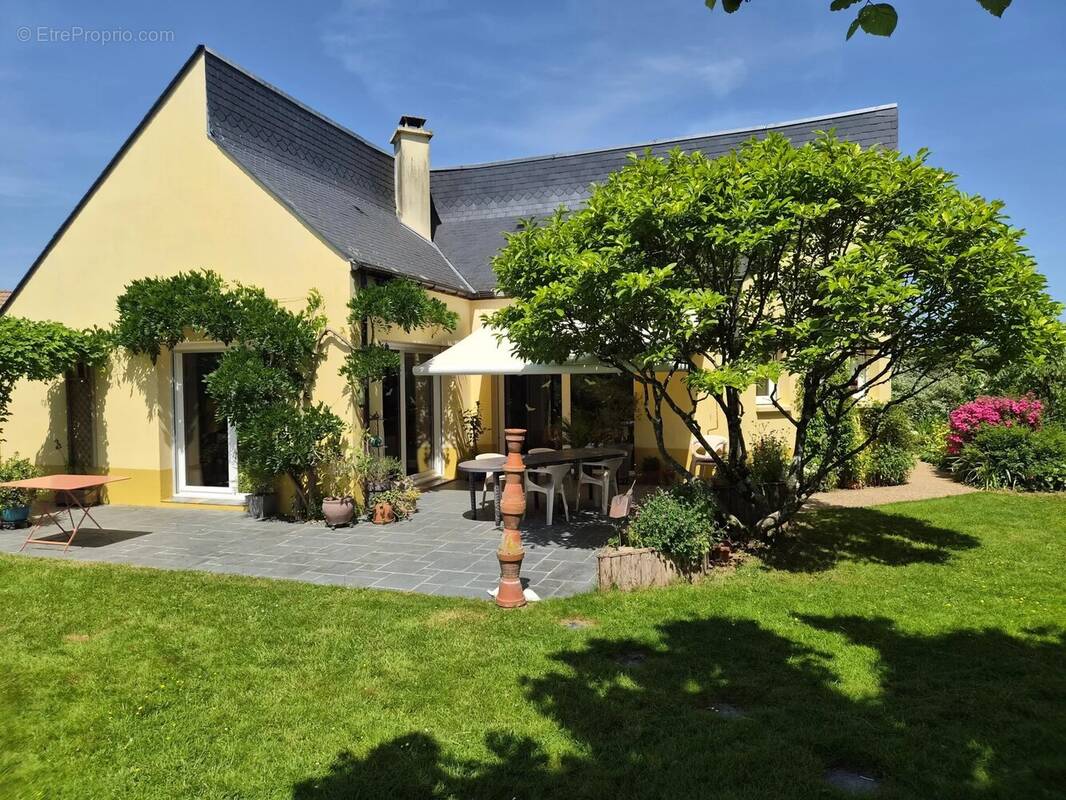 Maison à LE GENEST-SAINT-ISLE