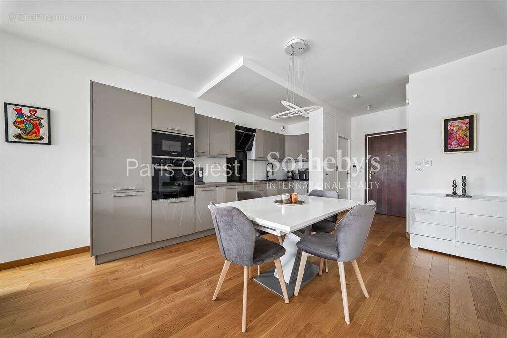 Appartement à NEUILLY-SUR-SEINE