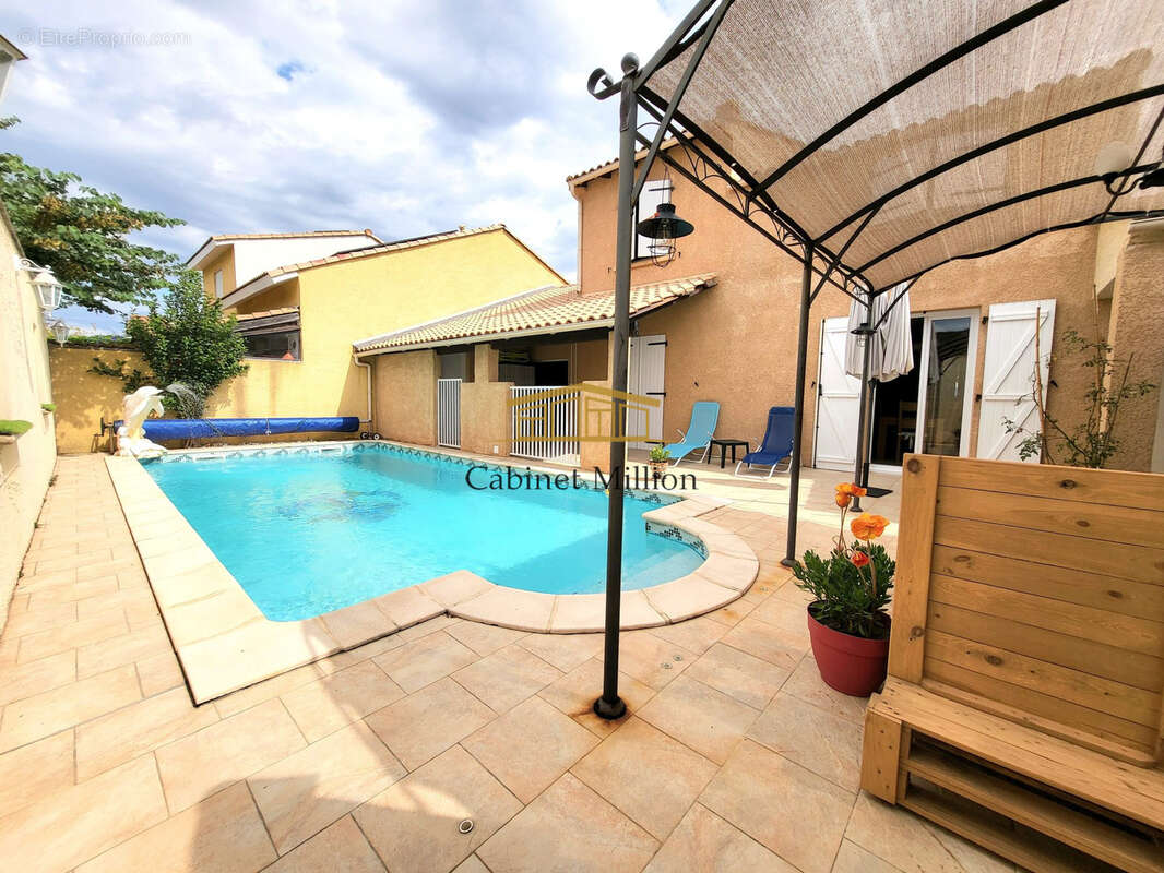 Maison à VIC-LA-GARDIOLE
