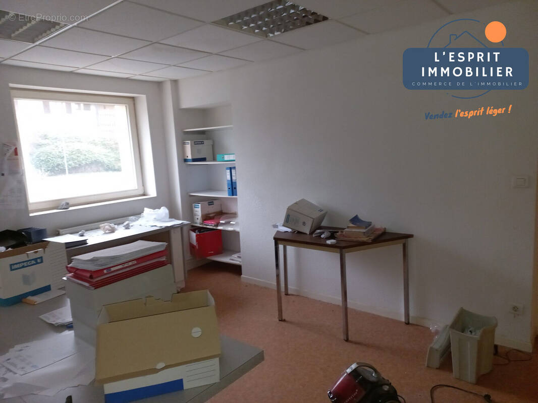 Commerce à COIN-LES-CUVRY