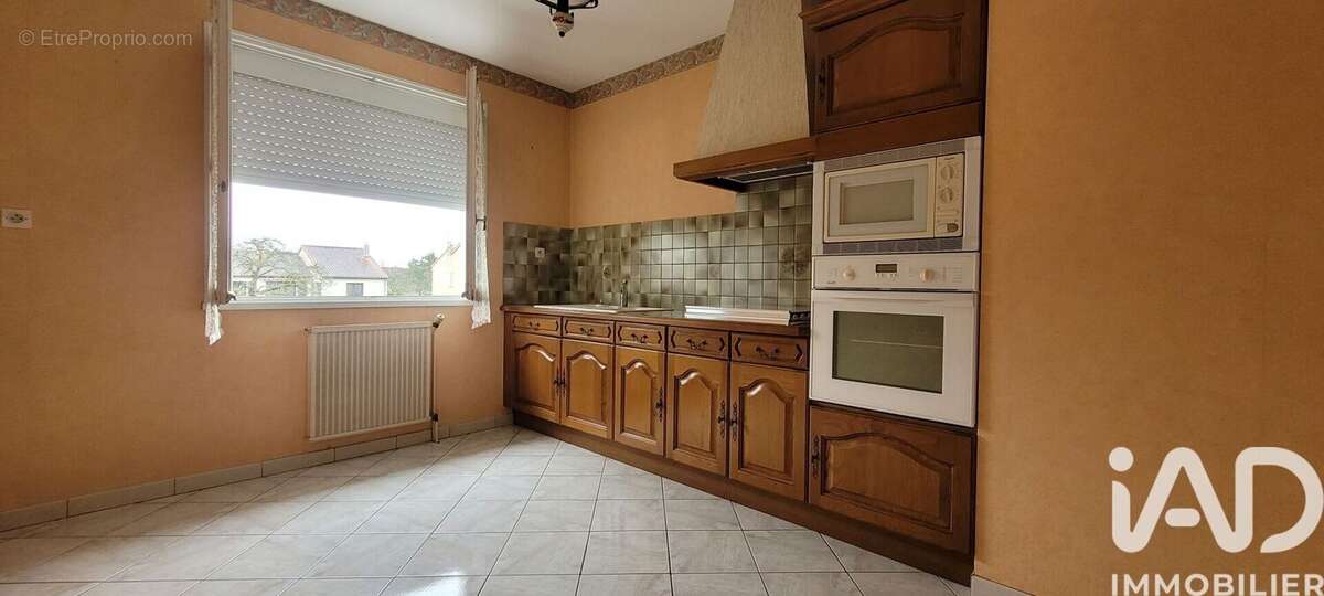 Maison 183 m² à Thouars  - photo 3