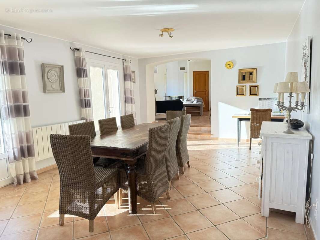 Maison à SAINTE-ANASTASIE-SUR-ISSOLE