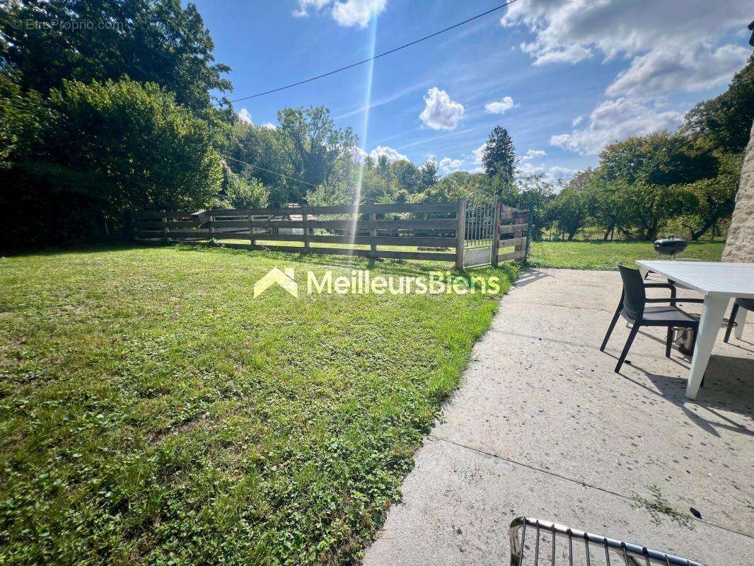 Maison à MONTJAVOULT