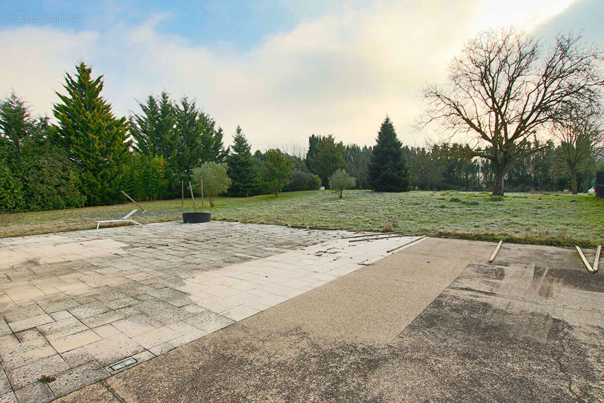 Maison à SAINT-PIERRE-DE-CHANDIEU