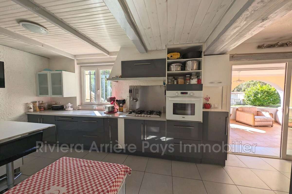 Maison à PUGET-THENIERS