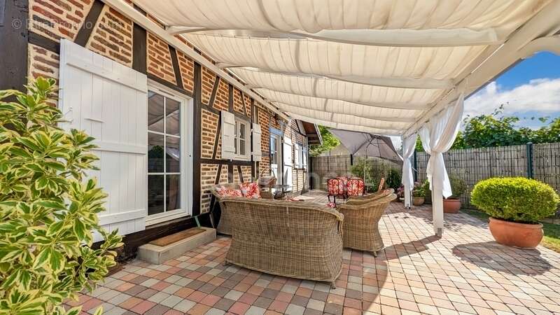 Maison de charme à Colombages de 184.67 m² à vendre 8 pièces SAINT GERMAIN DU BOIS (71) terrain de 443 m² piscine ! - photo 4