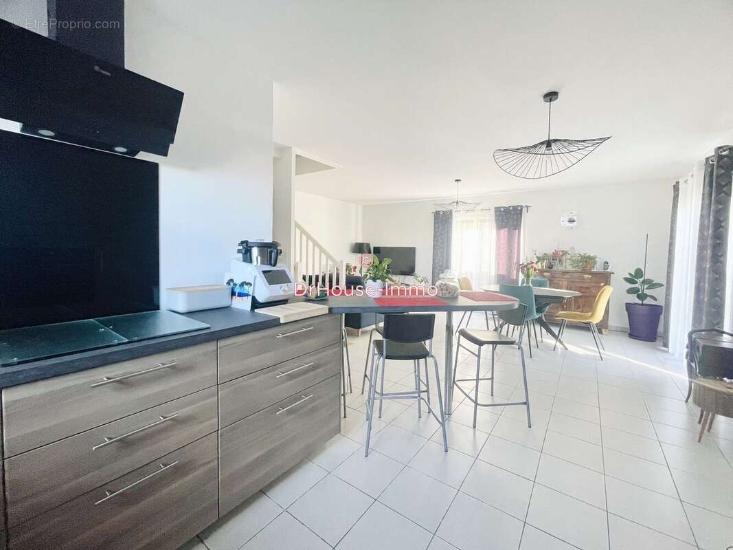 Maison à LA SALVETAT-SAINT-GILLES