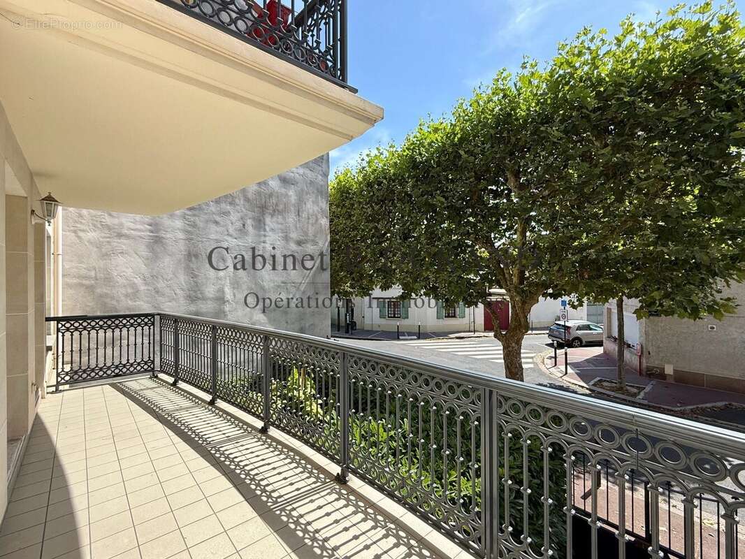 Appartement à LA GARENNE-COLOMBES