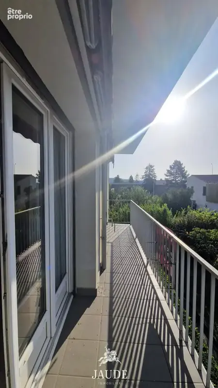 Issoire spacieux appartement t4 de 101 m2 à rafraîchir avec balcon,cave et vue sur l’abbatiale - photo 12