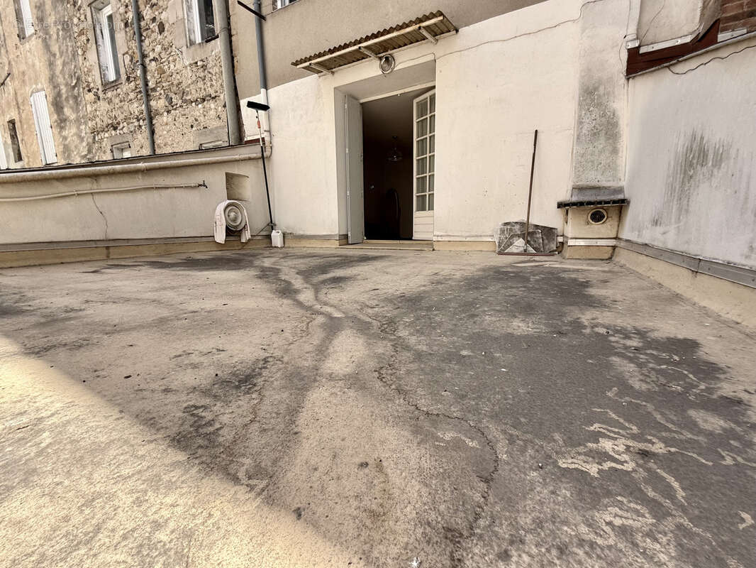 Charmante maison à rénover avec terrasse et garage - photo 9