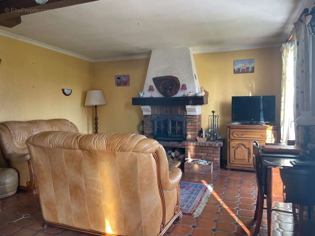 Maison à MENNEVAL