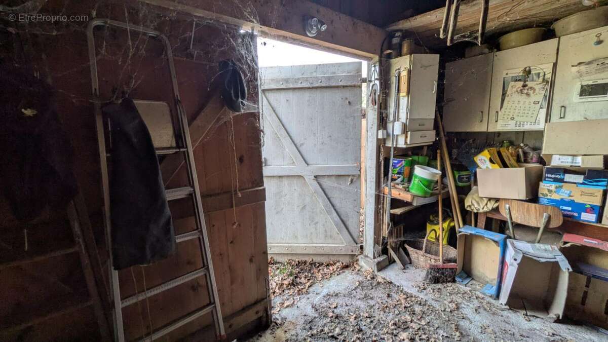 Charmante maison à rénover sur une parcelle de 1800 m² - photo 7