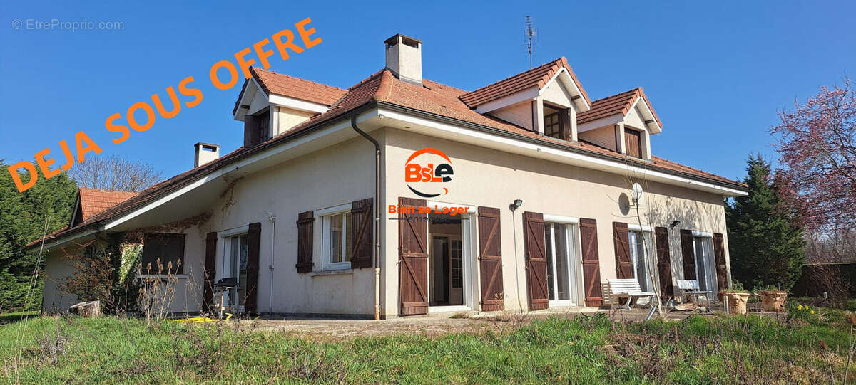 BSLE Immobilier MARSAT Villa 5 Chambres 235m² grand terrain rare  - Maison à MARSAT