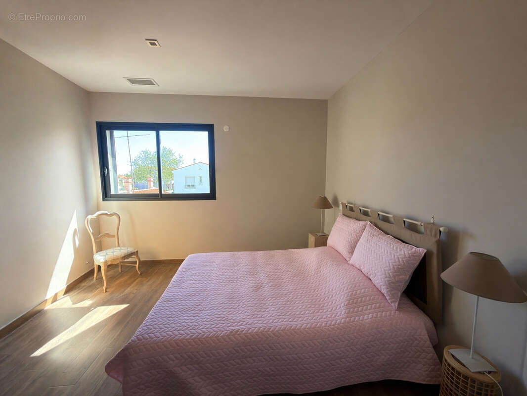 Maison à SAINT-LAURENT-DE-LA-SALANQUE