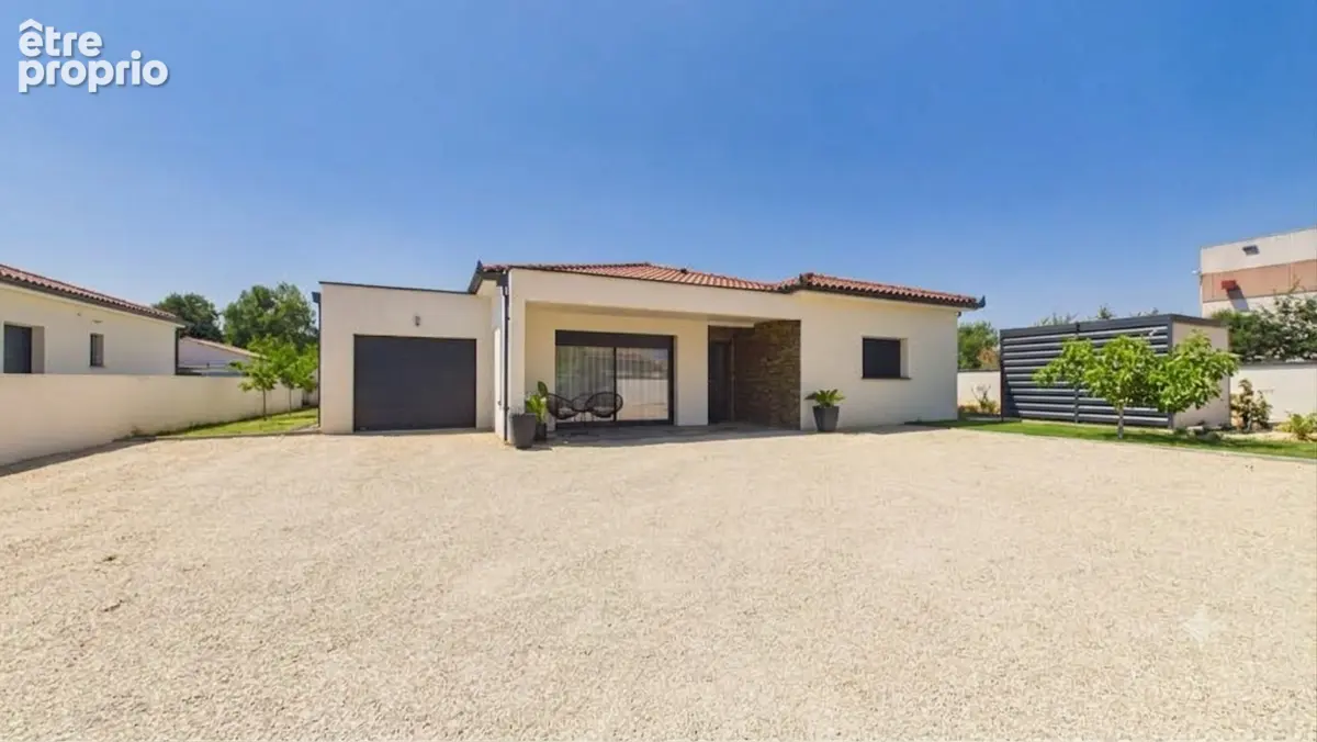 Maison re 2020 de plain pied de 152 m² avec piscine et pool house - photo 12