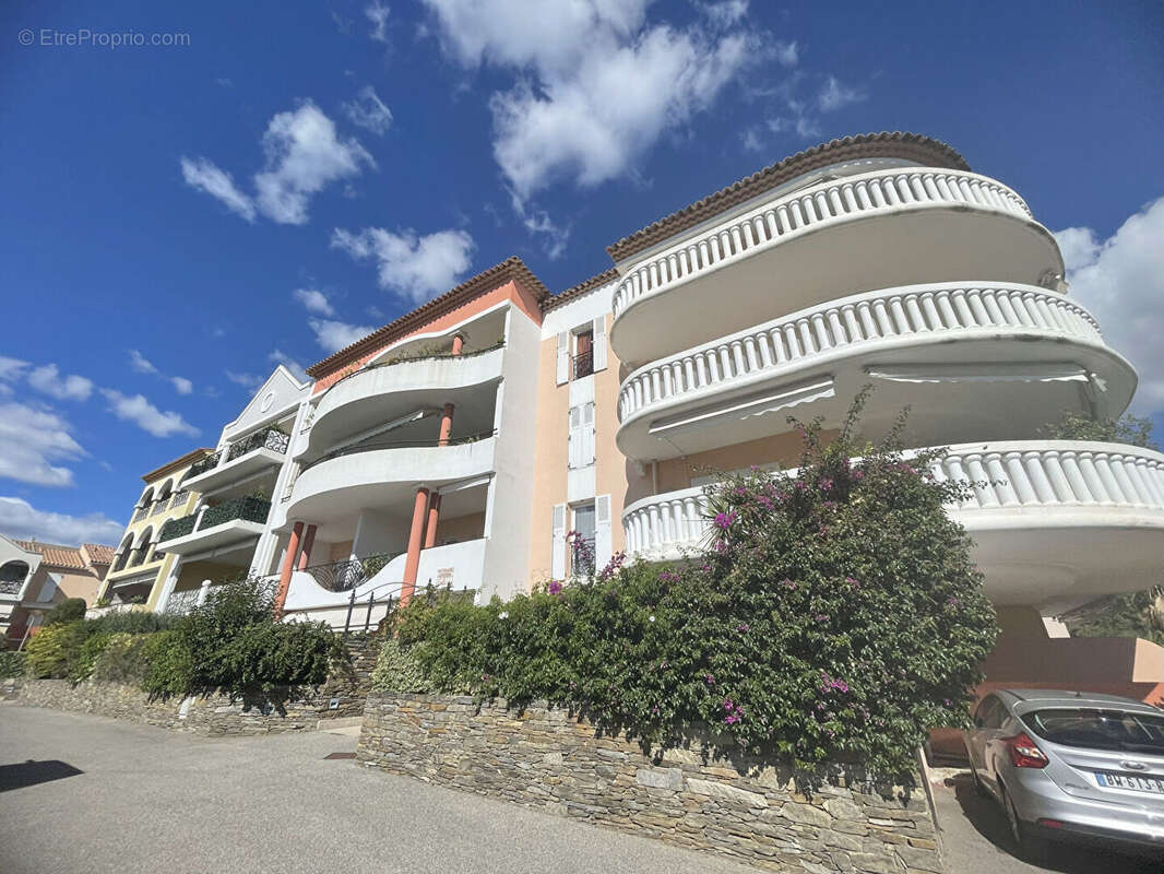 Appartement à SAINT-CYR-SUR-MER