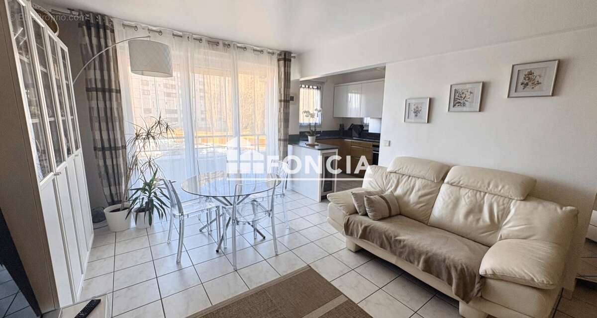Appartement à FRESNES
