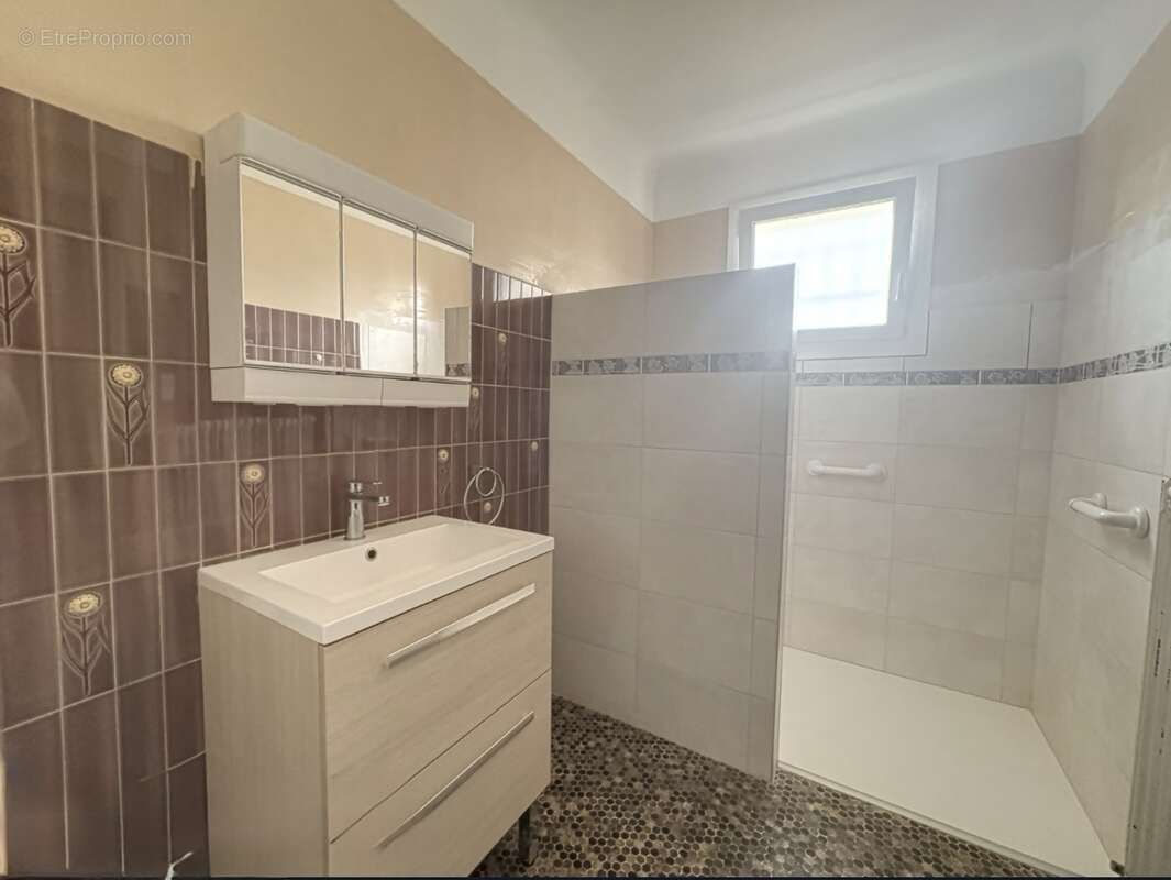 Maison T4 de 102M² avec garage et annexe - photo 4