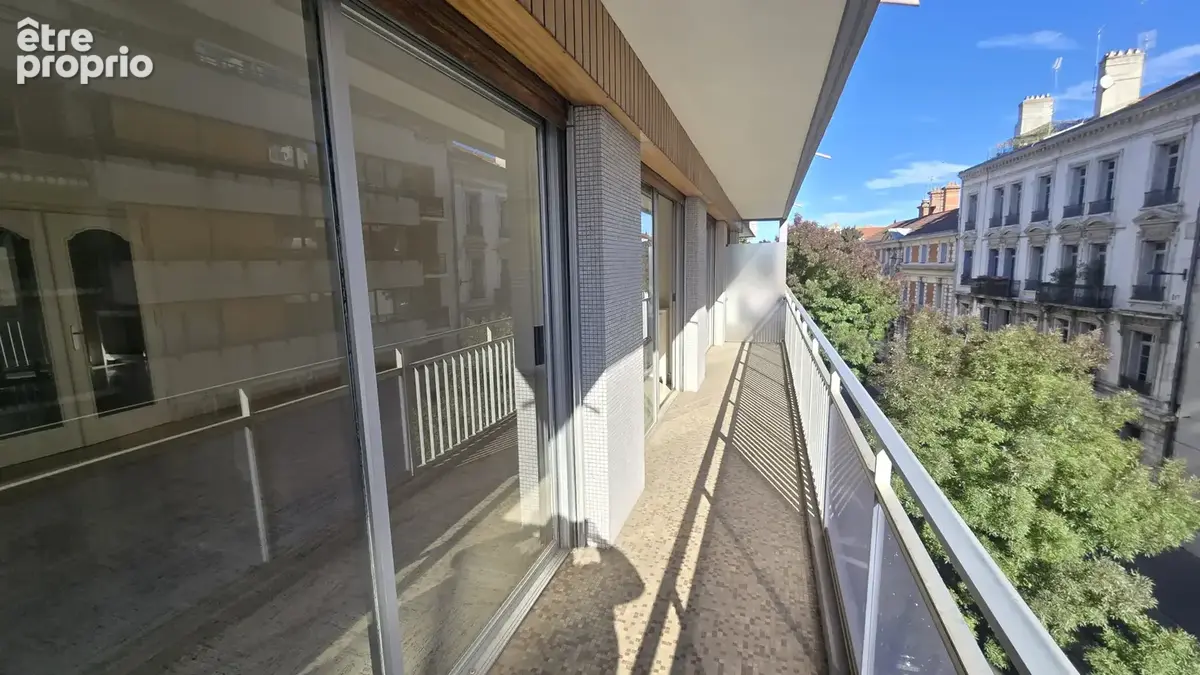 Saint-Étienne — 8 avenue du Général Leclerc : lumineux 4 pièces de 106 m2 avec grand balcon, dans une copropri - photo 2