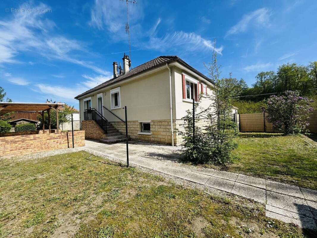 Maison à MONTMACQ