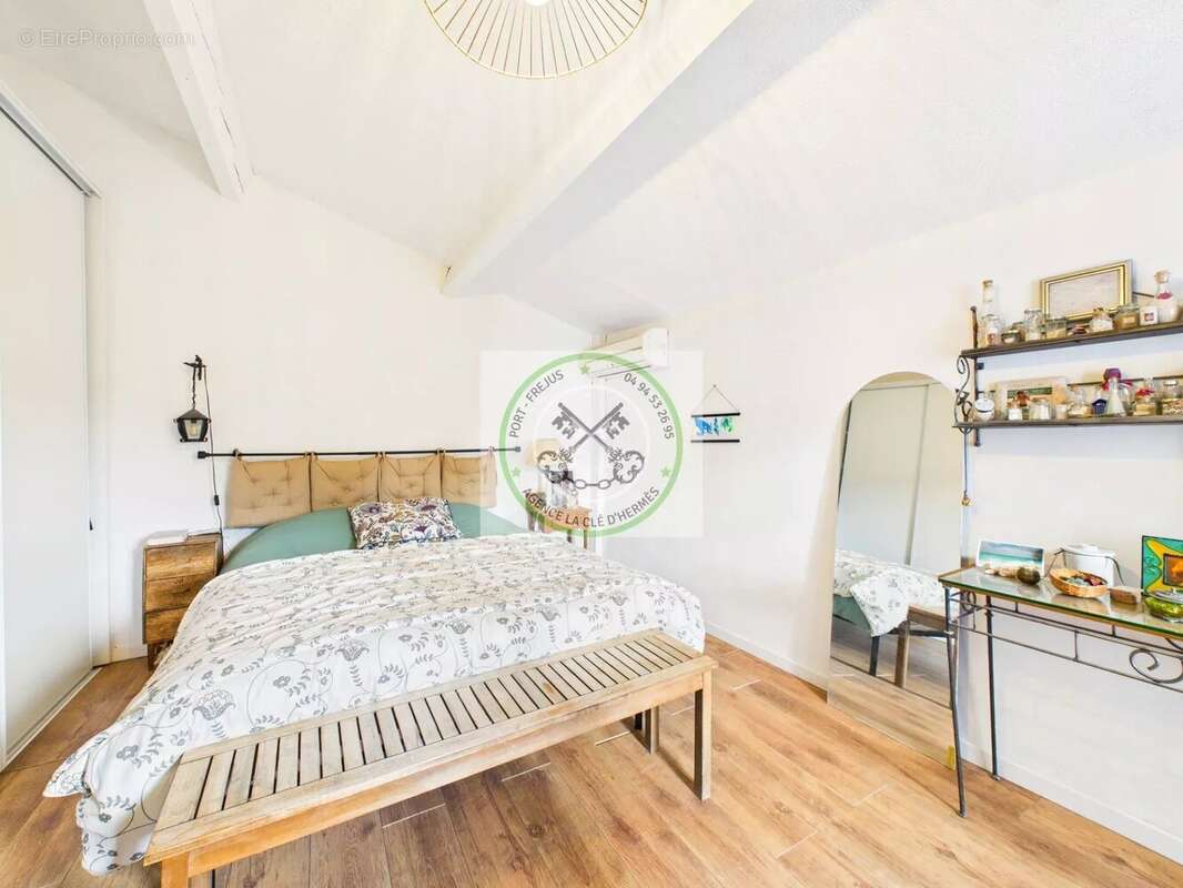 Maison à ROQUEBRUNE-SUR-ARGENS