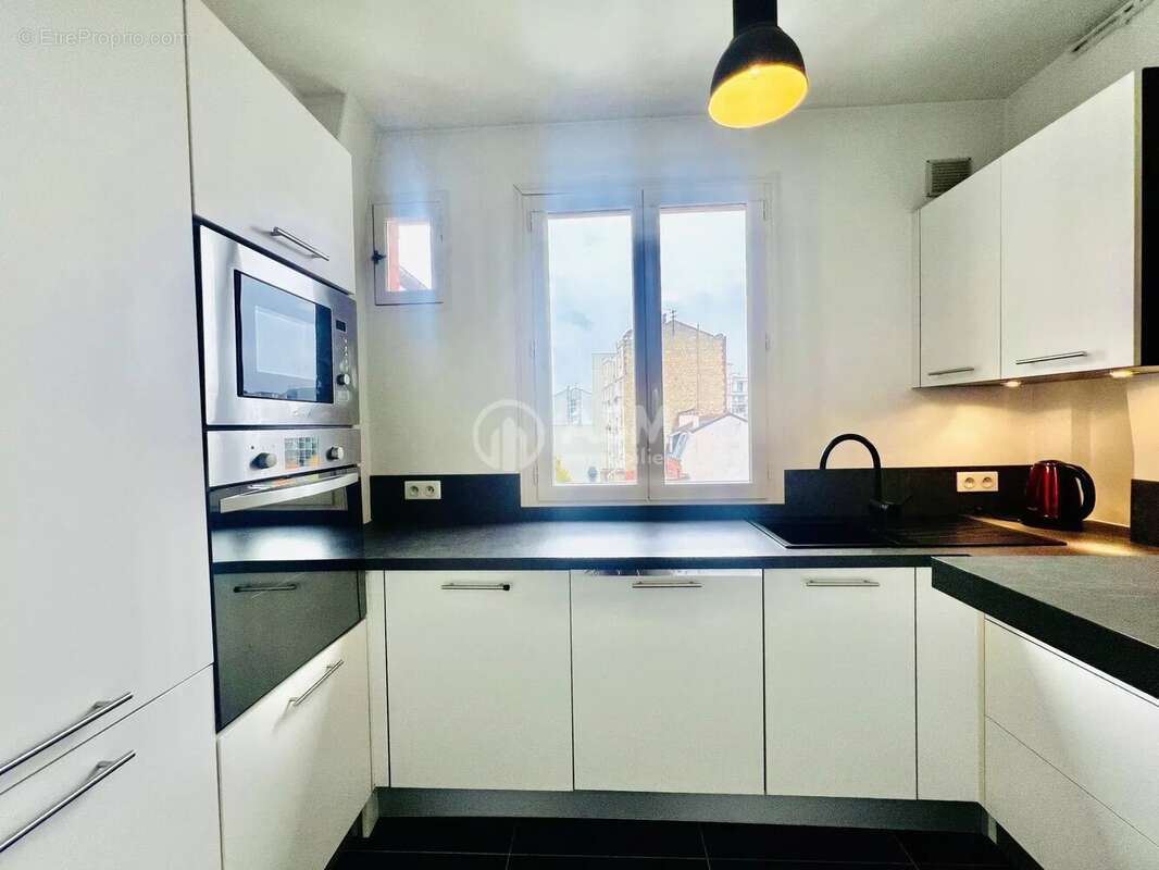 Appartement à COURBEVOIE