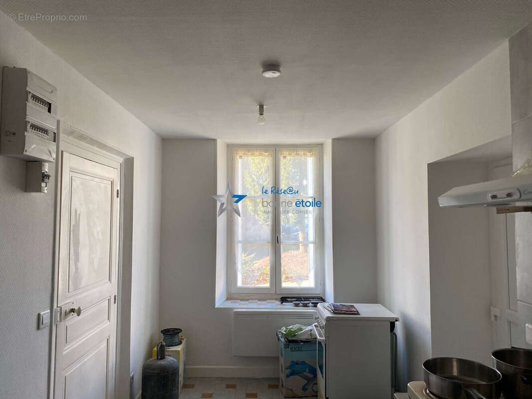 Immeuble - Neufchâtel-en-Saosnois - Guy Garreau - Bonne étoile immobilier - Appartement à NEUFCHATEL-EN-SAOSNOIS
