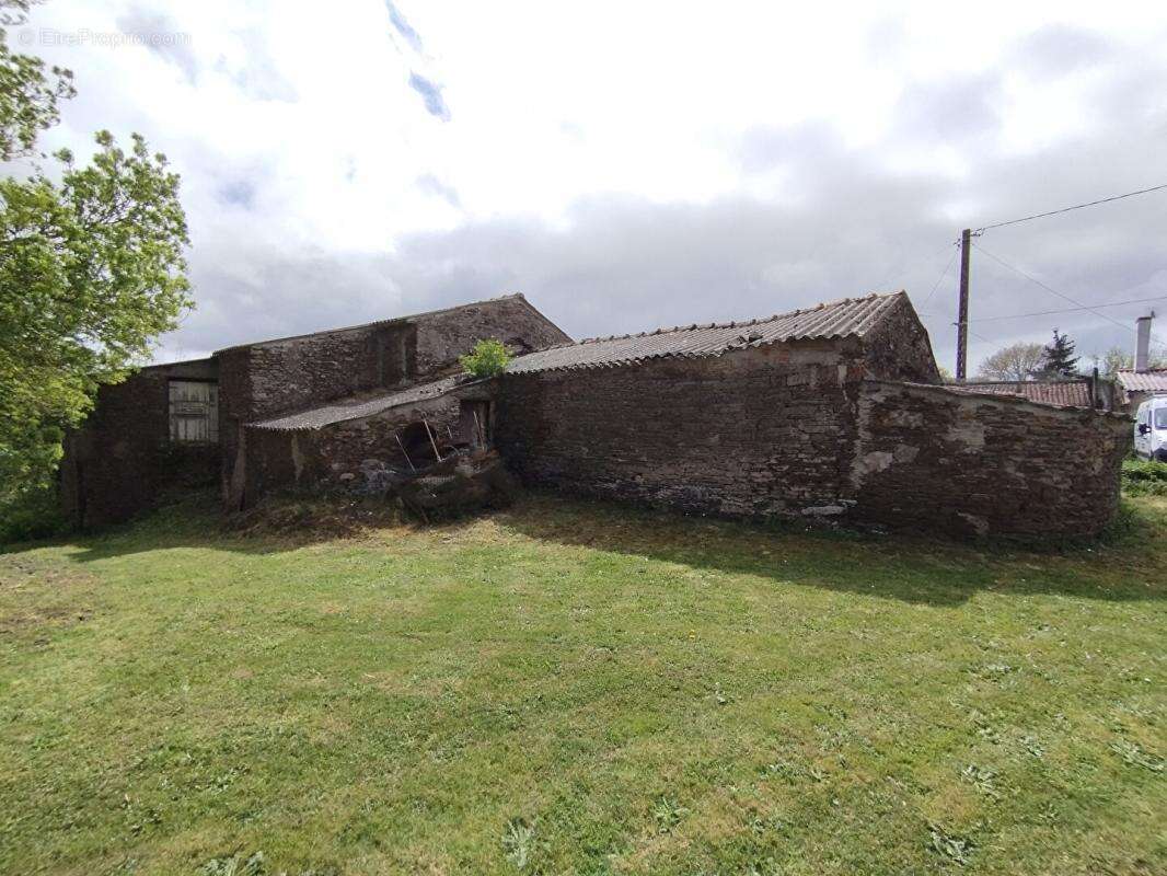 Maison à LA CHAPELLE-BASSE-MER