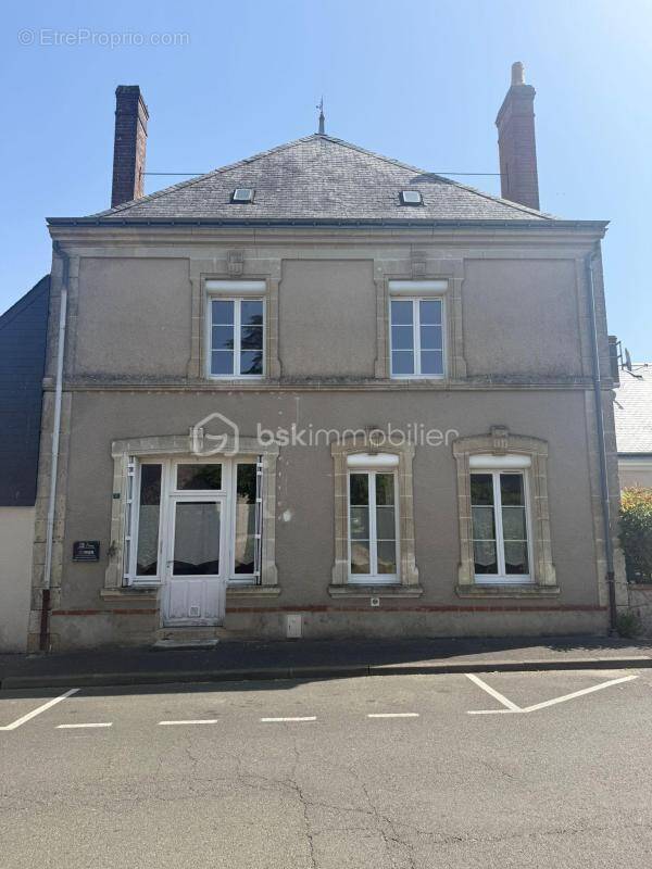 Maison à NEUILLE-PONT-PIERRE