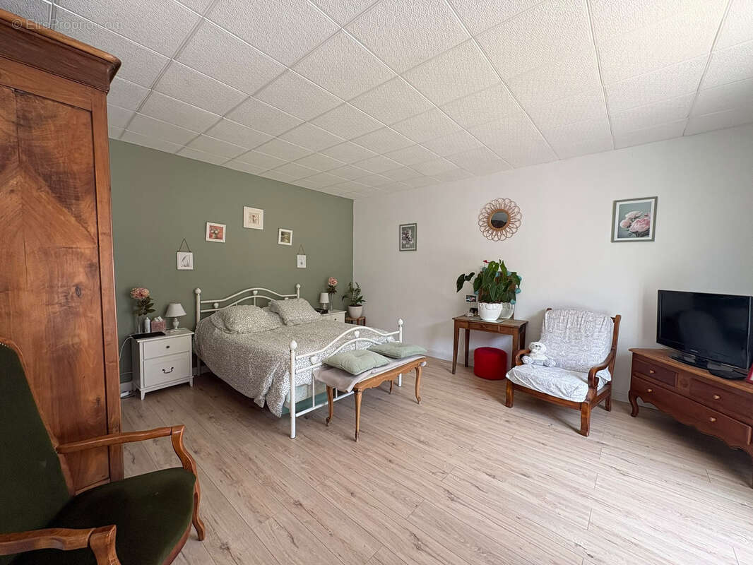 Longere 15min nord de sens, 5 chambres, 1344m2 terrain clos, grange et cave - photo 7